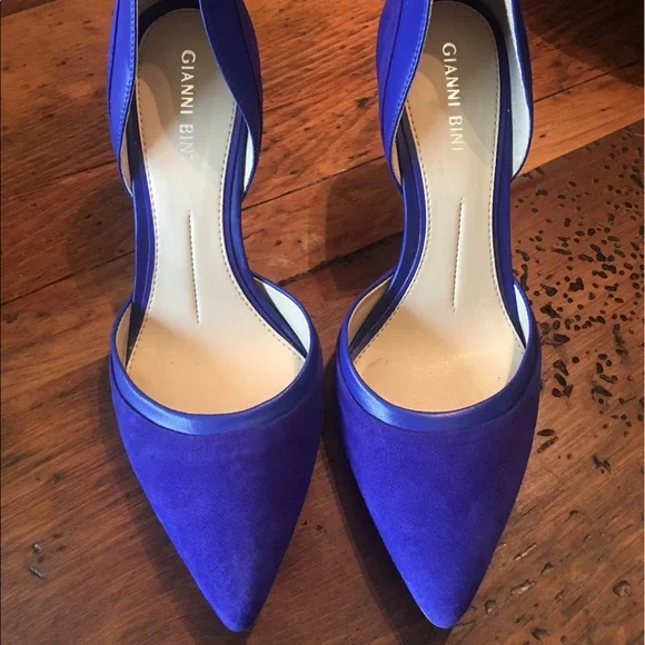 Beautiful Blue Suede/Leather Pump - Picture 2 of 4